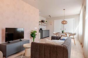 a living room with a couch and a table at Boven restaurant de Babbelaar 1 in Oostkapelle