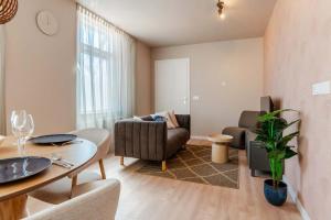 a living room with a couch and a table at Boven restaurant de Babbelaar 1 in Oostkapelle