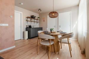 a kitchen and dining room with a table and chairs at Boven restaurant de Babbelaar 1 in Oostkapelle