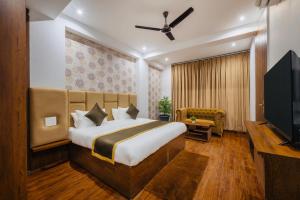 a hotel room with a bed and a television at Dream Haven Kasauli in Kasauli