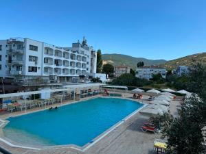 a large swimming pool in front of a building at Alevok Hotel in Erdek