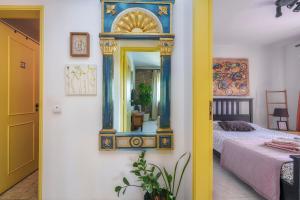 a room with a mirror and a bed in it at See view Mignon de la Ria Formosa in Faro