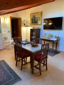 a dining room with a table and chairs at B&B Su Canistreddu in Alghero