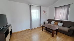 a living room with a couch and a table at Apartment Succulenta in Crno