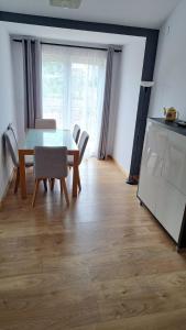 a dining room with a table and chairs at Apartment Succulenta in Crno