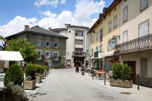 an empty street in a town with buildings at Cabaña Le Sapin in Osséja