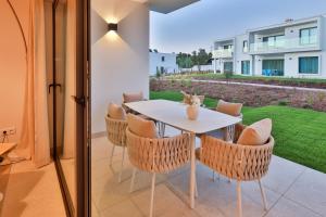 a dining room with a white table and chairs at Primelife Carvoeiro in Praia do Carvoeiro