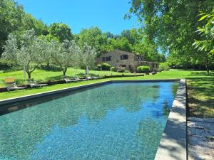 a swimming pool in the yard of a house at Casa Vacanze Le Corone in Otricoli