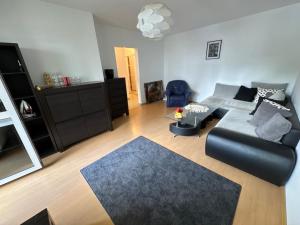 a living room with a couch and a chair at Apartament Górnicza in Gdynia