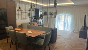 a dining room with a table and chairs at Dolce Vita Appartment in Schärding