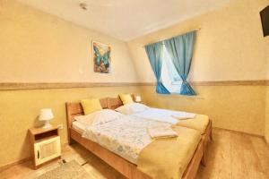 a small bedroom with a bed and a window at Castle Park Suites in Hermina-major +14 photos