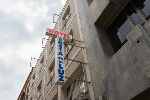 Certificado, premio, señal o documento que está expuesto en Costa De La Luz