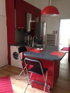 Appartement am Tegeler Seeにあるキッチンまたは簡易キッチン