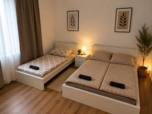 a bedroom with two beds and a window at Central Rooms Hauptbahnhof Koblenz in Koblenz