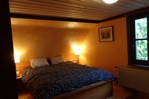 Ein Bett oder Betten in einem Zimmer der Unterkunft vakantiehuis Hunsrück