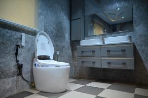 a bathroom with a toilet and a sink at Capediem luxury apartment in Oba Ile