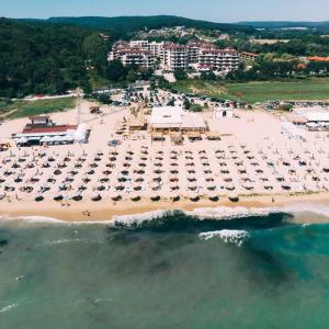 an aerial view of a beach with a lot of cars at Sun Sea 1 studio sea view in Shkorpilovtsi