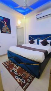 a bedroom with a large bed in a room at Hotel Royal Residency - Laxmi Nagar in New Delhi