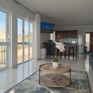 a living room with a table and a kitchen at Cabana Vista 4 in La Mercy