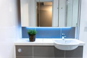 a bathroom with a white sink and a mirror at Student Only Studio in Central Loughborough in Loughborough