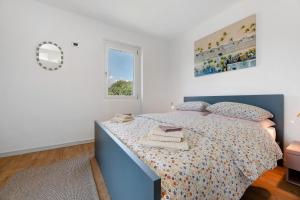 a bedroom with a bed and a window at Il Roncaccio Residence Colico in Colico