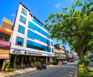a street view of a building at Megh hotel in Gangānagar