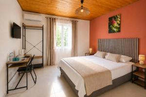 a bedroom with a large bed and a window at La Kaz' Mathosie in Saint-André
