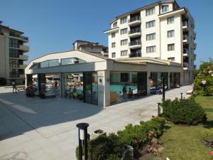 a building with a pool in front of a building at Sun Sea 3 sea view in Shkorpilovtsi