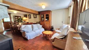 a living room with two couches and a table at Georgeluc in Langeron
