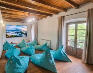 a living room with blue pillows on the floor at Casa Rural Betraunea in Sumbilla