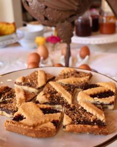 a plate with slices of bread on a table at Agriturismo Al Capretto in San Vendemiano