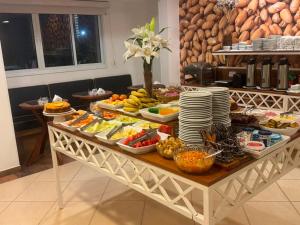 a buffet table with a lot of food on it at Hotel Nova York in Araçatuba