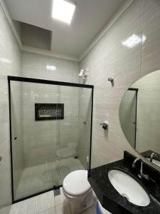 a bathroom with a shower and a toilet and a sink at Área de Lazer DAY USE - Chácara do Danilo in Maringá