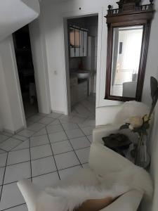 a living room with a couch and a mirror at Ferienwohnung im Rotkäpchenland in Schwalmstadt