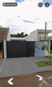 a black fence in front of a house at Área de Lazer DAY USE - Chácara do Danilo in Maringá