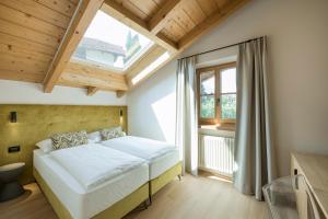 a bedroom with a bed and a window at Villa in Cermes