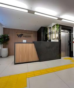 a lobby with a waiting room with a yellow floor at WestFit - Barreto - 709 in Mossoró