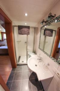 Ένα μπάνιο στο Apartments Biobauernhof Lercher
