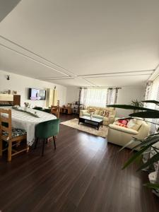 a living room with a dining table and a living room at Harmony House Vera Lux in Dragomireşti