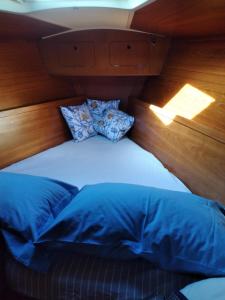 a bed in the back of a boat with two pillows at Boat Experience Holiday26 in La Spezia