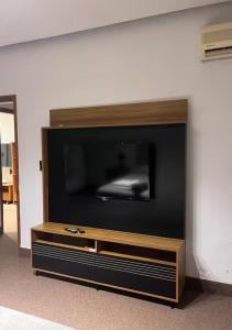 a flat screen tv sitting on a wall at Lomar suite 2 - Depto céntrico Villa María in Villa María +13 photos