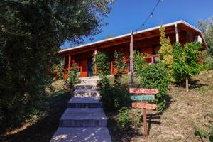 a house with a sign in front of it at Agroturizem Bylis in Hekal