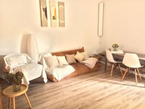 a living room with a couch and a table at Le havre du voyageur in Charly