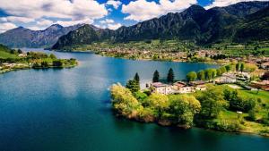 an aerial view of a village on a lake at Casa Lucia 2 in Crone