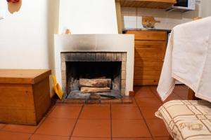 a living room with a fireplace in a kitchen at Cosy apartment in Seia, 25 sqm, welcoming fireplace in Seia
