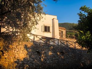a building with a window on top of a stone wall at Charming studio with air conditioning in Gragnano - 35 sqm in Gragnano