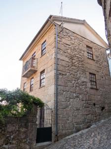 a stone building with a balcony on the side of it at Charming Apartment in Alvoco da Serra with Mountain View in Alvoco da Serra