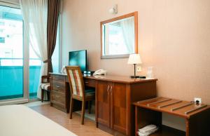 a hotel room with a desk and a mirror at Accommodation Dolcino in Ulcinj