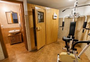 a bathroom with a gym with a treadmill and a sink at Hotel Rural El Verdenal in Noceda del Bierzo +10 photos