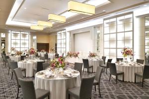 a room filled with tables and chairs with flowers at Sheraton Grande Tokyo Bay Hotel in Urayasu +229 photos